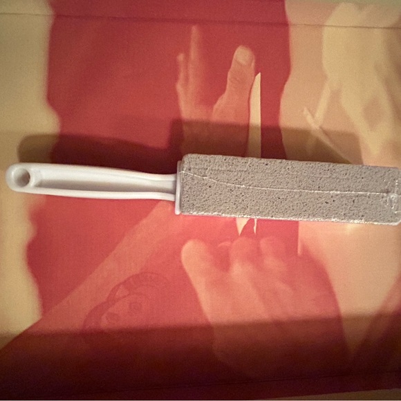 Nwt Pumice stone with handle - Picture 1 of 2